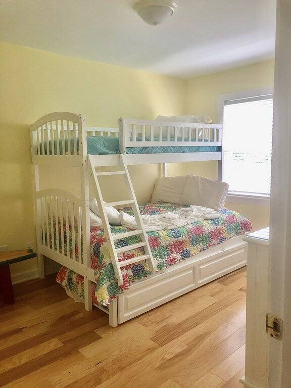 Beach rental for 10 people, with balcony in Emerald Isle