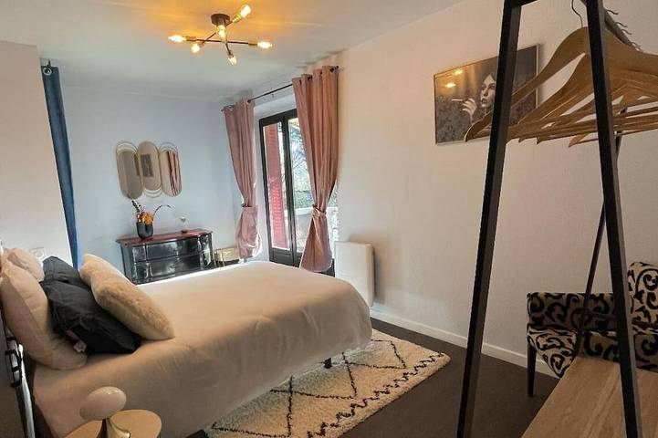 Appartement entier, Appartement t2 étage au bord du lot in Espalion, Aveyron