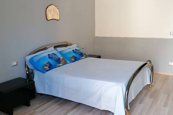 Entire apartment, Close to Naples, Pompeii and 100 meters from boarding to Capri, Amalfi and Positano in Torre del Greco, Vesuvio National Park