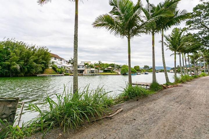 Casas e apartamentos de temporada para 8 pessoas, com balcão em Barra da Lagoa
