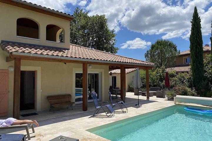 Villa pour 10 personnes, avec piscine et jardin à Vallon-Pont-d'Arc