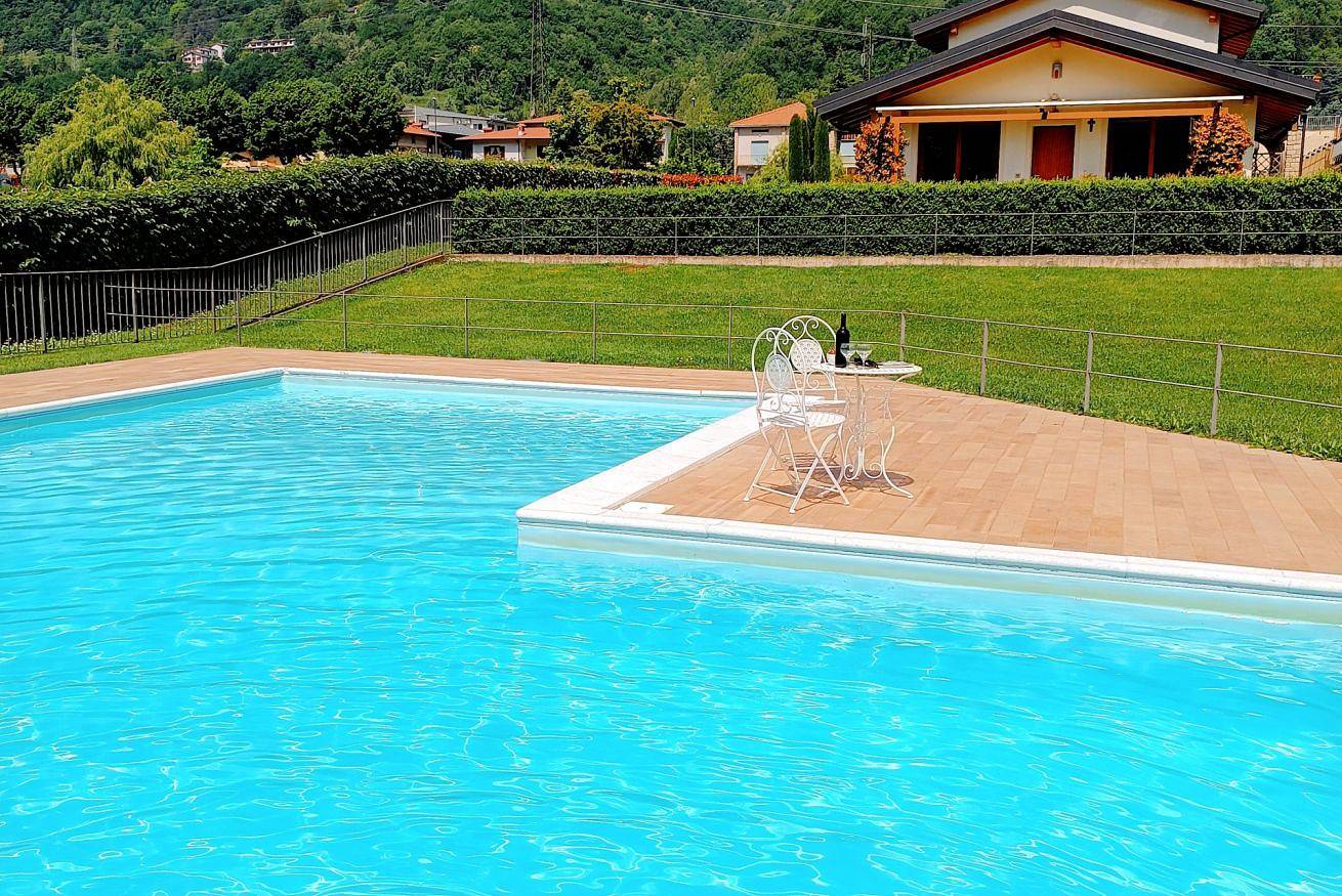 Ganze Wohnung, Ferienwohnung für 2 Personen mit Pool in Spinone al Lago, Prealpi Bergamasche Orientali
