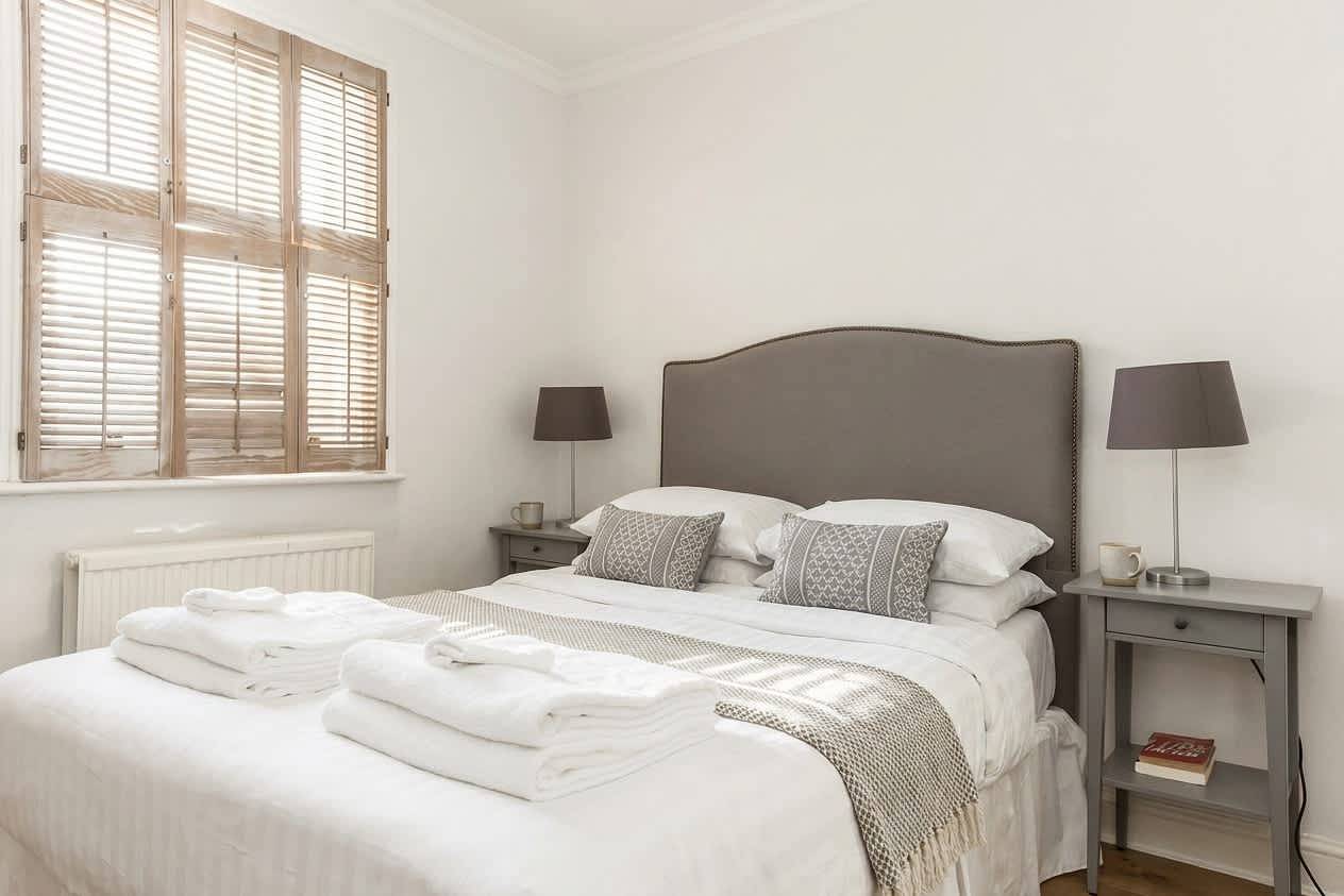 Elegant 3Br Knightsbridge Residence near Harrods in London, South East England