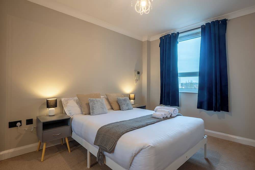 Entire apartment, Stylish 2-Bedroom Apartment Near New Malden Station in Kingston upon Thames, London