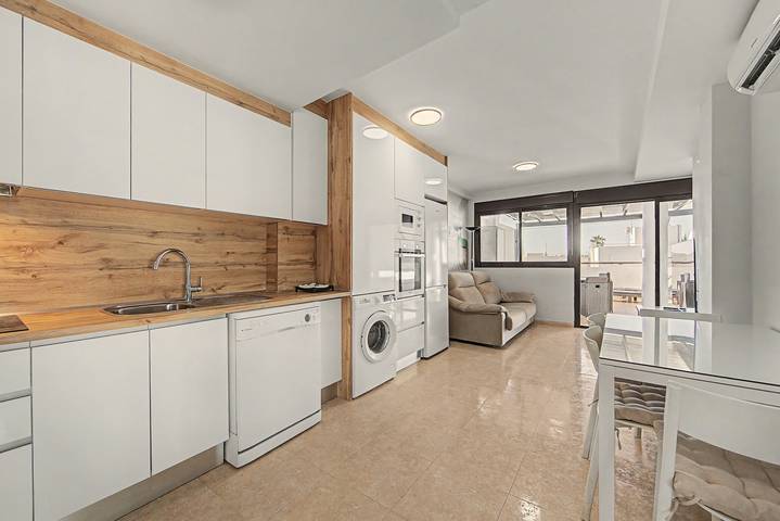 Apartamento entero, Ático Carboneras con terraza y vistas al mar in Playa de los Barquicos (Carboneras), Carboneras
