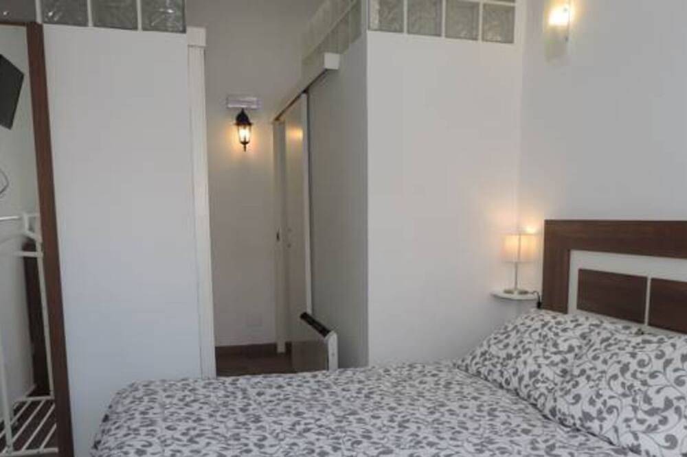 Alojamiento Rural En El Centro Urbano De Yunquera, Sierra De Las Nieves. in Yunquera, Sierra de las Nieves