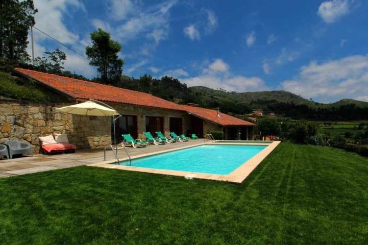 Gîte pour 8 personnes, avec jardin dans Vilarinho (Valdosende)