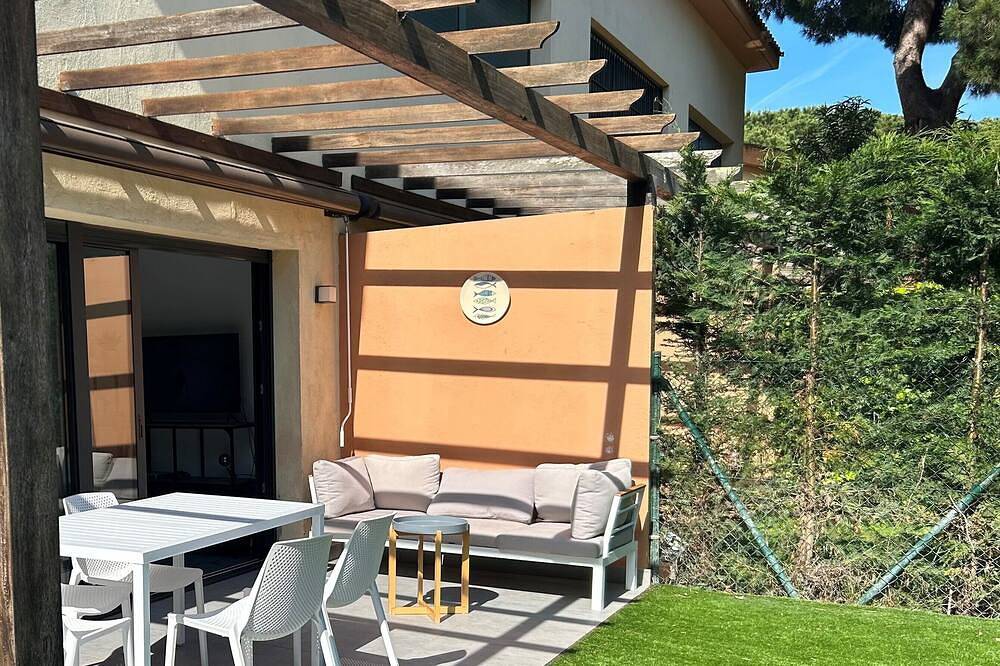 Preciosa casa, con enorme piscina en zona tranquila y familiar in Sant Feliu de Guíxols, Costa Brava