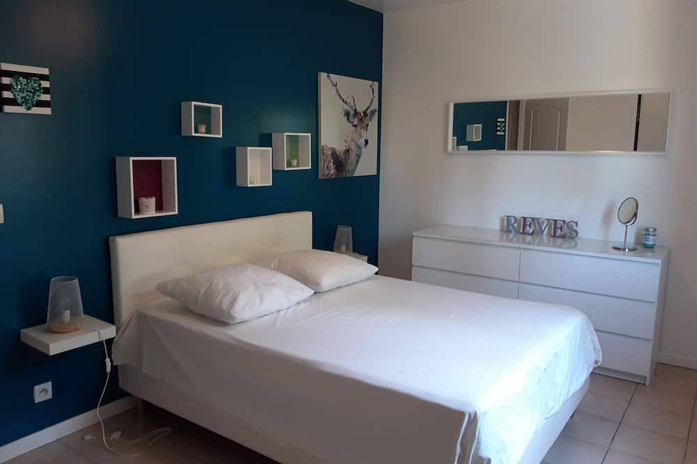 Haus von vollem Fuß mit Schwimmbad in ruhigem Viertel in Orange. Wifi und Klimaanlage in Orange, Vaucluse