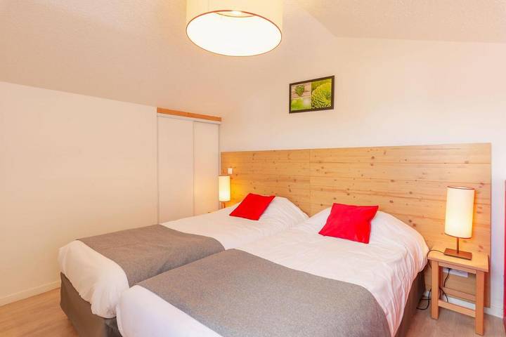 Parc de vacances pour 2 personnes, avec Terrasse et Jacuzzi ainsi que Jardin et Vue sur le lac à Samatan - 3
