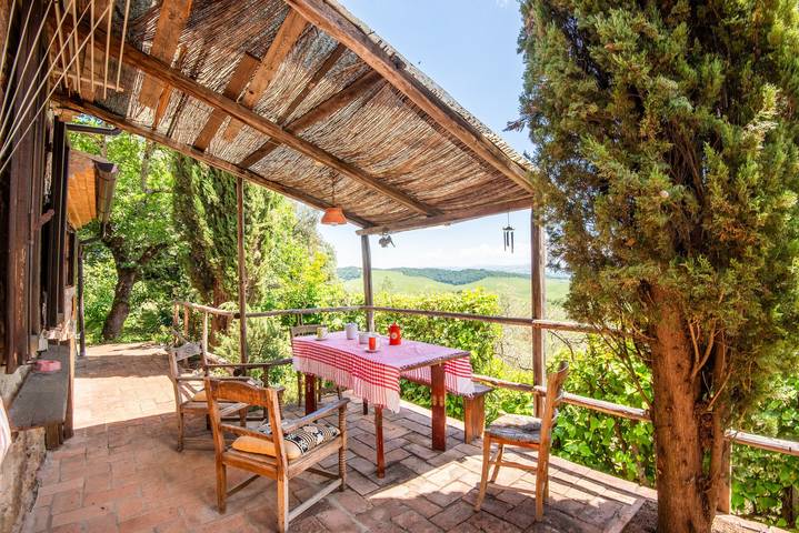 Entire apartment, Apartment 'Casa Rosa A Murlo' with Shared Pool, Wi-Fi, and Air Conditioning in Murlo, Chianti