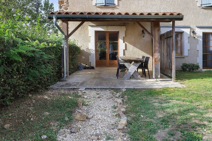 Vakantiehuis 'Domaine De Bellac - Le Castel' met gedeeld zwembad, tuin en Wi-Fi in Roussines, Regionaal Natuurpark van de Perigord-Limousin