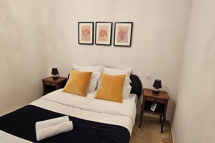 Appartement entier, Bel & ancien appartement T3 rénové dans Sartène in Sartène, Arrondissement de Sartène