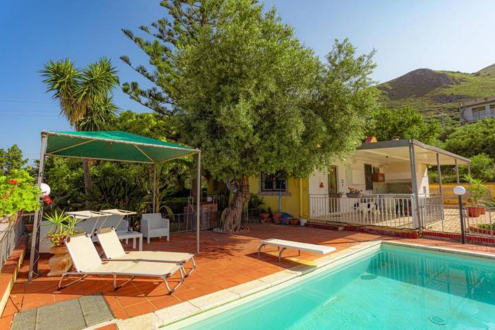 Villa pour 8 personnes, avec jardin ainsi que vue et piscine, adapté aux familles à Trabia - 2