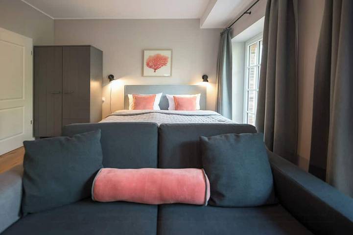 Ganze Wohnung, Ostfriesland-Chic: Ferienappartement in Landhaus mit Privatsee in Friedeburg, Landkreis Wittmund