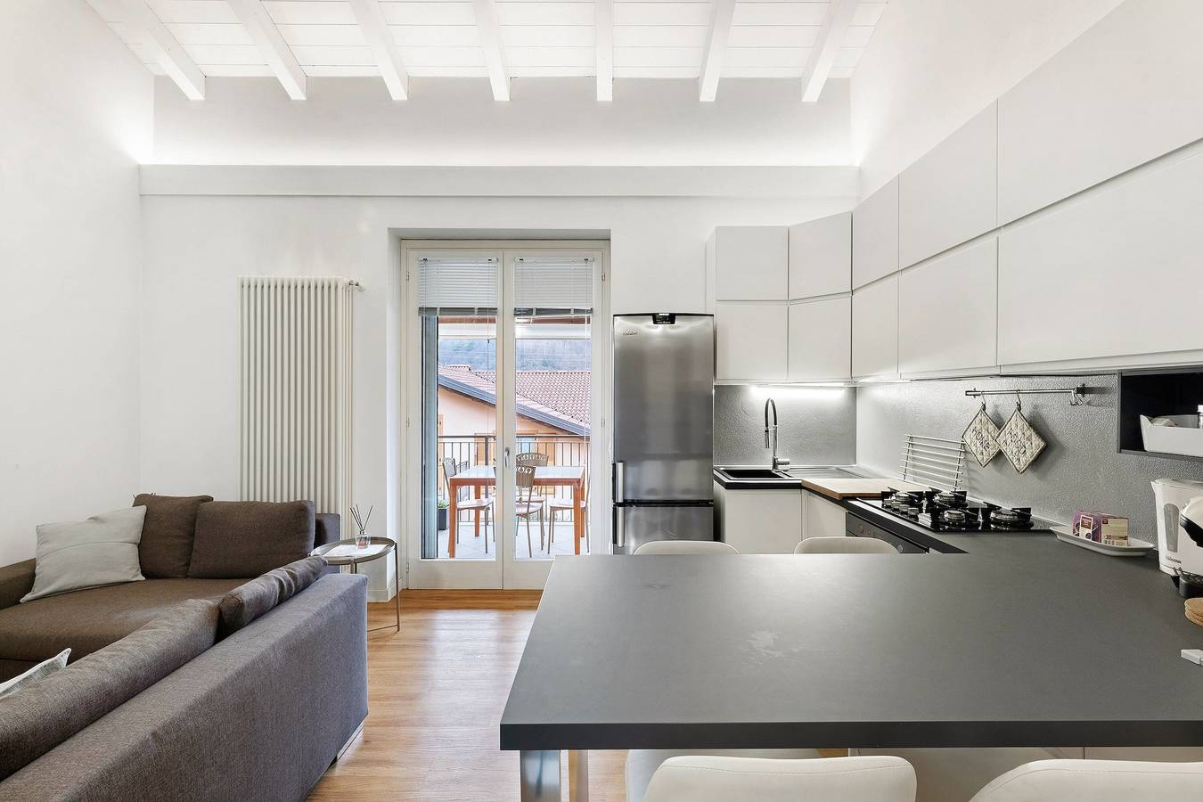 Ganze Wohnung, Modernes Apartment mit Terrasse und Galerieebene in Colico, Orobie Alpen West