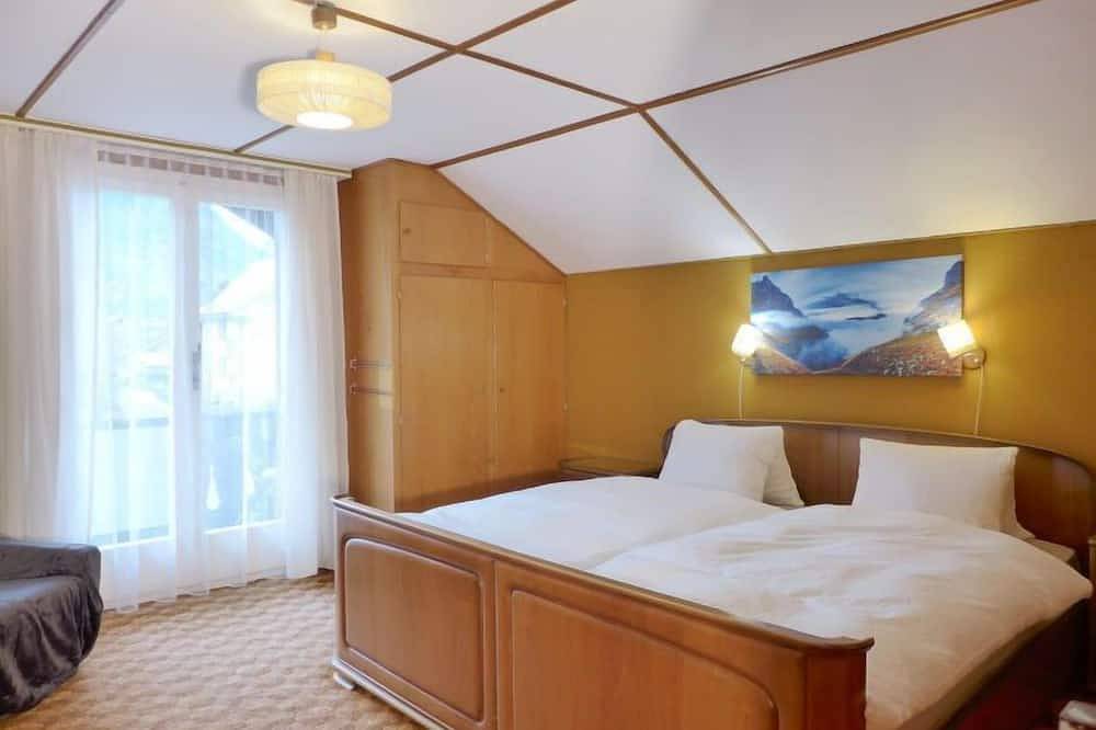 Chalet Dori by Interhome in Interlaken, Meer van Thun