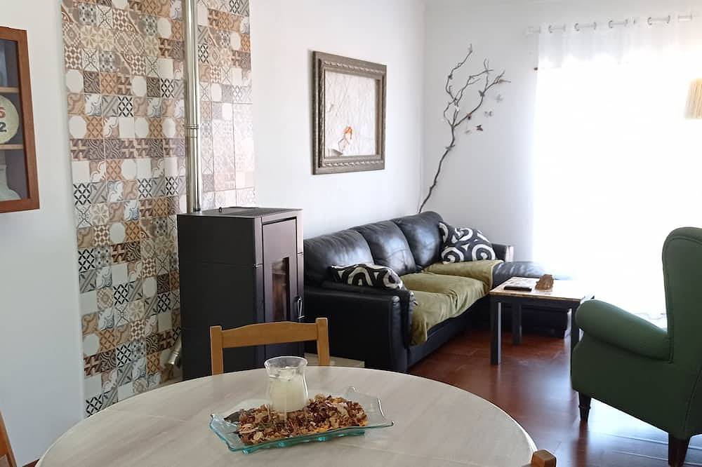 Haus mit ausgestatteter Küche in der Nähe von Stränden und Sehenswürdigkeiten in Vau, Leiria District