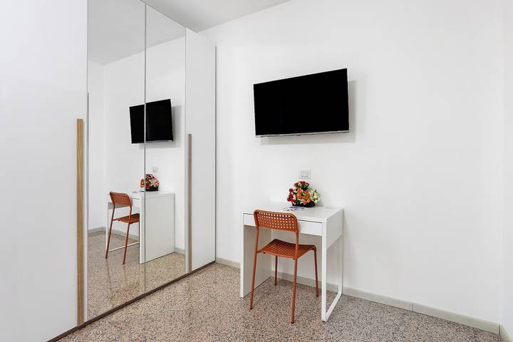 B&B La Promessa - 'Fedeltá' Bedroom with Wi-Fi and Air Conditioning in Pregnana Milanese, Milan Province