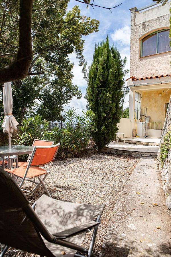 Appartement entier, One-Bedroom Apartment in Revest-les-Roches, Côte méditerranéenne (France)
