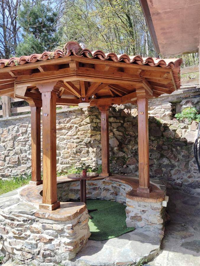 Casa de huéspuedes para 2 personas, con Terraza y Jardín en Comarca del Narcea - 2