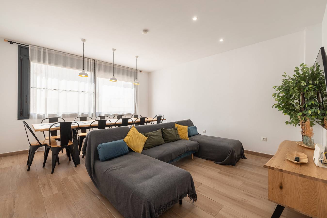 Apartamento entero, Apartamento 'Les Carolines' con terraza privada, Wi-Fi y aire acondicionado in Tierras del Ebro, Delta del Ebro