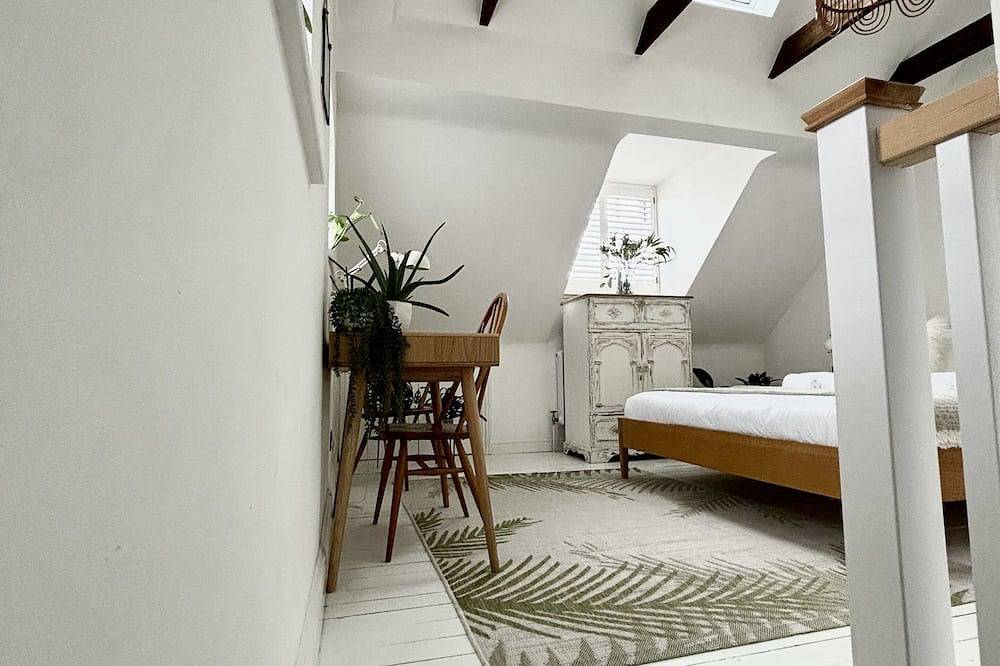 Stunning 3 bedroom & 2 bathroom cottage with patio in Brighton, Sussex