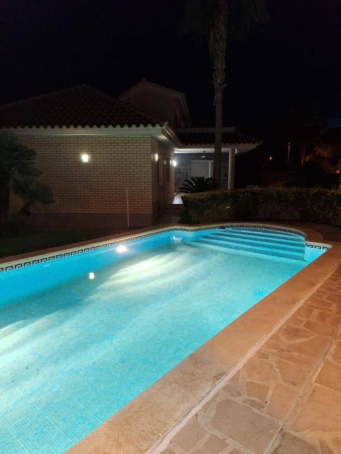 Chalet para 8 personas, con vistas además de piscina y jardín en Delta del Ebro - 4