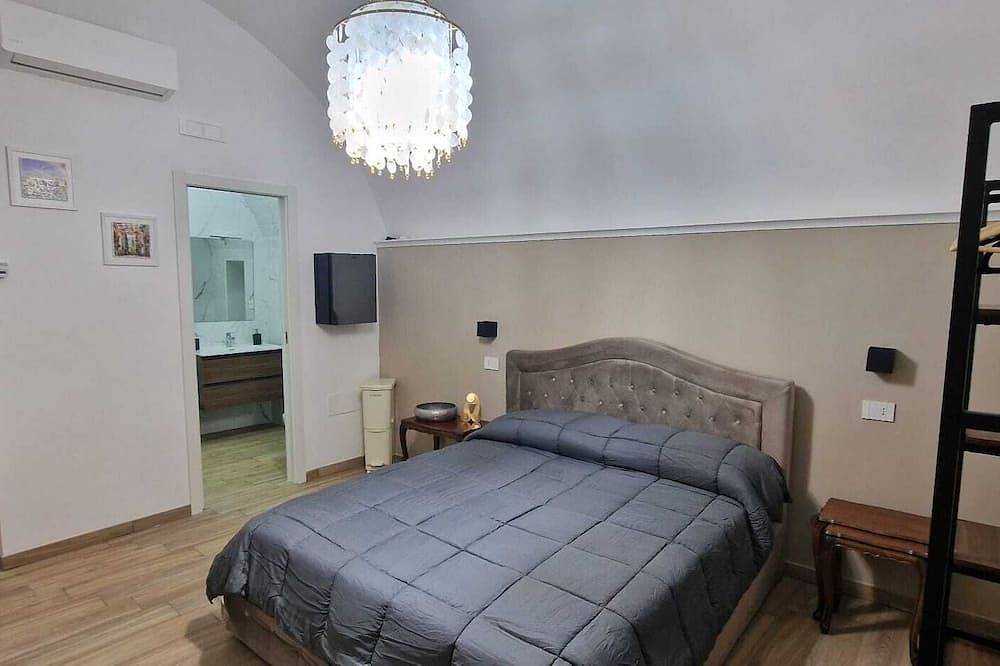 Campanile17 Bed And Brakfast 4 Beds . Double Room And Single Bed Castle in Manfredonia, Gargano
