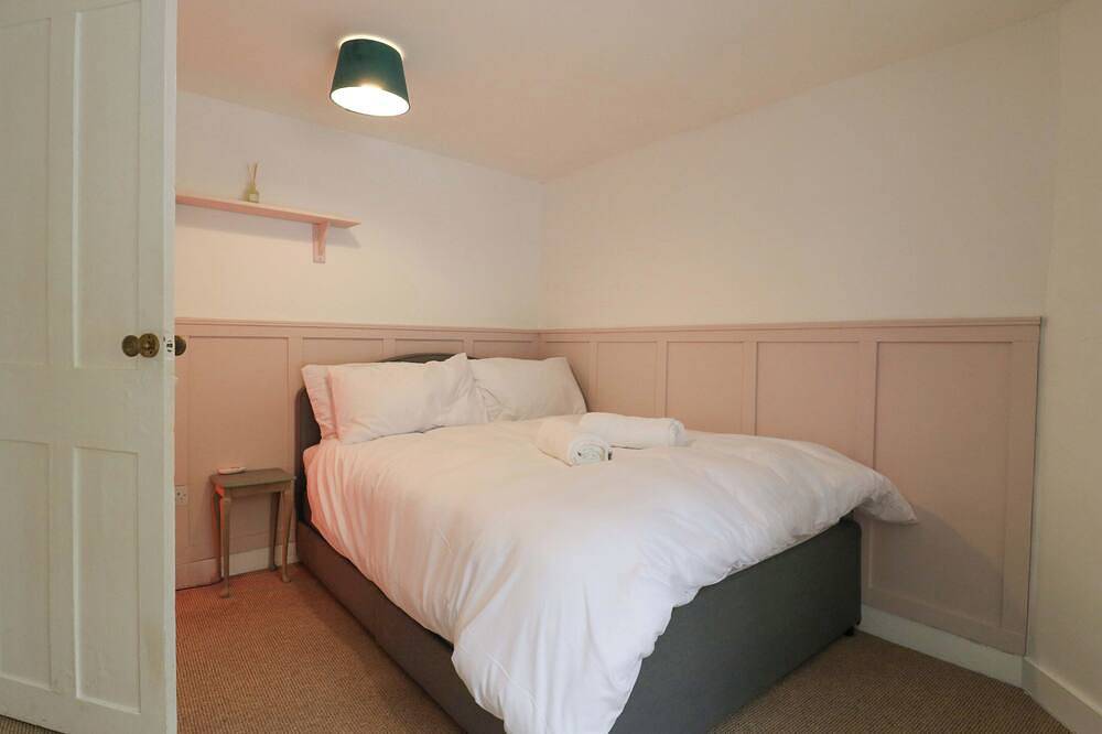 7 Athol Terrace, family friendly, country holiday cottage in Dover in Dover, Kent