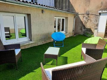 Gîte pour 11 personnes, avec jardin à Connerré