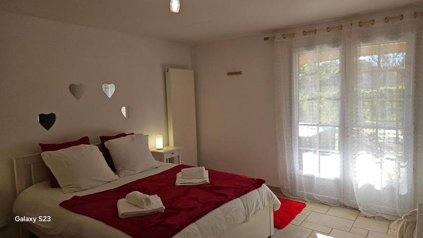 Chambre d’hôte pour 10 personnes, avec piscine ainsi que jacuzzi et jardin dans le Var - 4