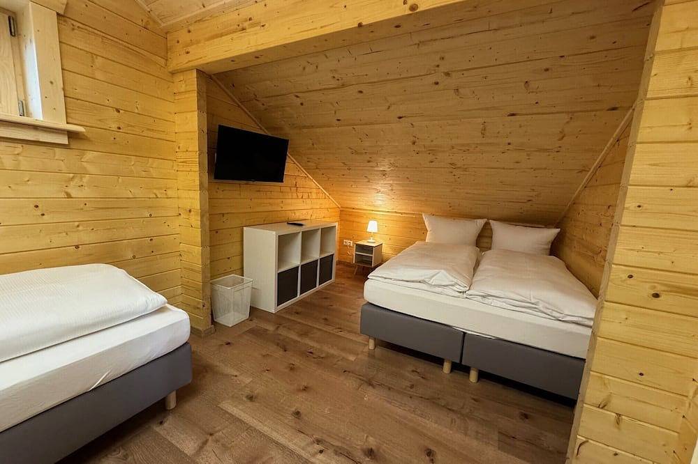 Ganze Wohnung, Holzblockhaus mit 70 qm, 2 Schlafzimmer, 1 Wohn- / Schlafbereich, max. für 6 Personen in Suedlicher Schwarzwald, Lenzkirch