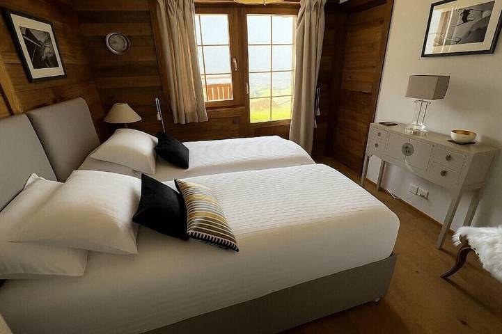 Chalet de grand standing pour 10 à 12 personnes avec vue imprenable sur la vallée : 1 chambre double in Grimentz, Anniviers