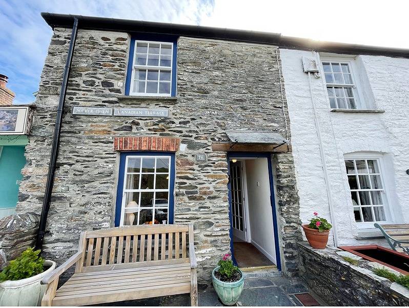 Waypast is a cosy cottage in Port Isaac, Pentire Point - Widemouth