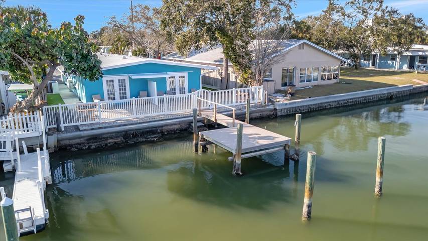 Vacation rental for 4 people, with terrace and yard, with pets in Indian Rocks Beach