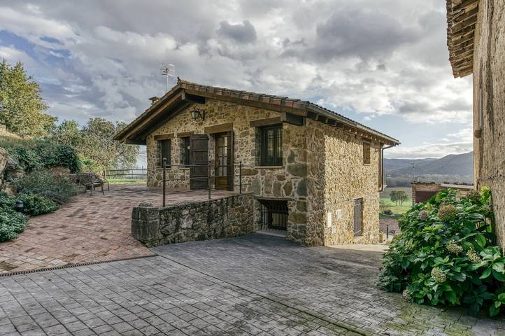 Casa rural para 4 personas, con Balcón y Jardín en Rupit y Pruït