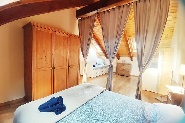 Ganze Wohnung, Berg-Duplex für 4 Personen mit Parkplatz in Villanúa in Villanúa, Aragonesische Pyrenäen