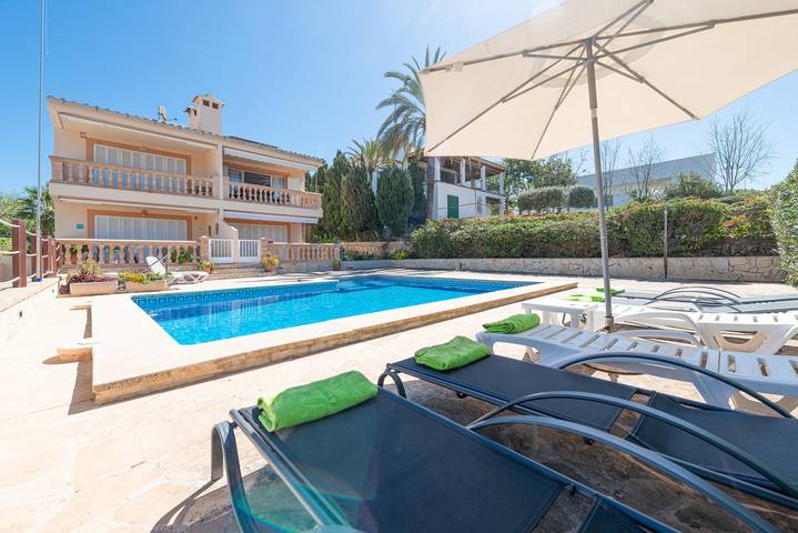 Ferienwohnung für 6 Personen, mit Balkon und Garten sowie Pool in Felanitx