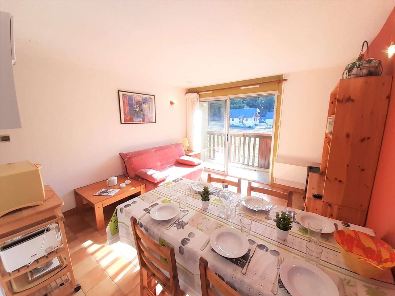 Entire apartment, Cozy 2Br Apt for 6 with Balcony, Parking & Ski Locker in Saint-Lary-Soulan in Saint-Lary-Soulan, Pyrenees National Park