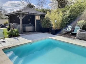 Villa pour 10 personnes, avec jardin ainsi que piscine et jacuzzi, adapté aux familles dans Oise