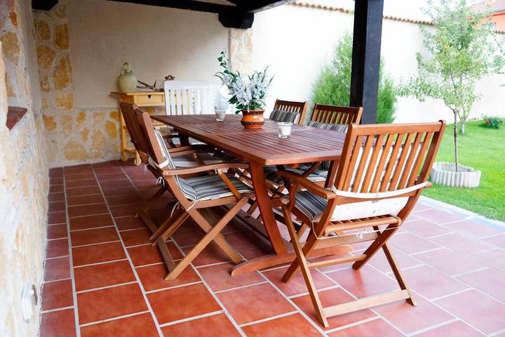 Casa rural con piscina para 9 personas, con vistas además de piscina y jardín en Comarca de Segovia - 3