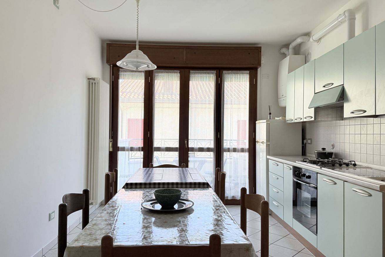 Appartamento intero, Rp08 - Cesenatico, trilocale con balcone e garage vicino al mare in Cesenatico, Provincia di Forlì-Cesena