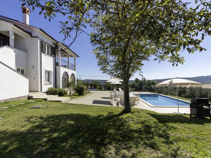 Ferienwohnung für 8 Personen, mit Ausblick und Terrasse sowie Garten