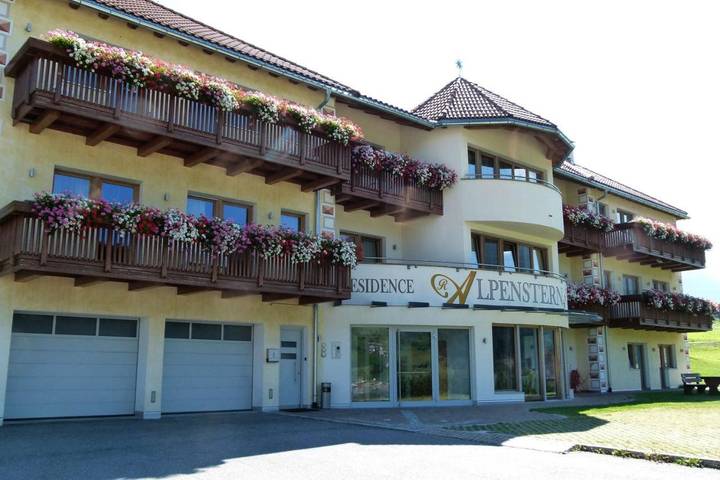 Ferienwohnung für 4 Personen, mit Terrasse und Ausblick sowie Garten, mit Haustier in Reschen - 2