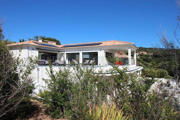 Villa d’exception piscine privée 🏝️ 300m² – 16 pers Promo en cours in Pietrosella, Région d'Ajaccio