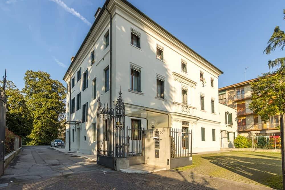 Entire apartment, Elegant apartment a stone's throw from the center in Treviso, Sile River Regional Natural Park