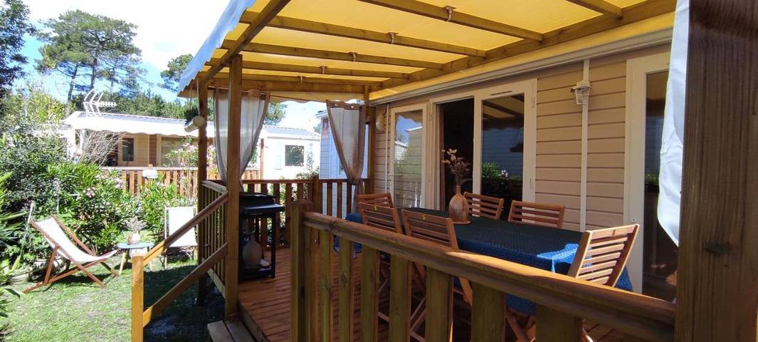 Camping pour 4 personnes, avec Terrasse et Jardin ainsi que Bassin pour enfant et Piscine dans Claouey