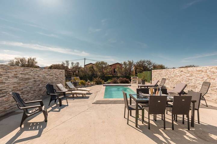 Location de vacances pour 4 personnes, avec jardin ainsi que jacuzzi et terrasse à Palasca