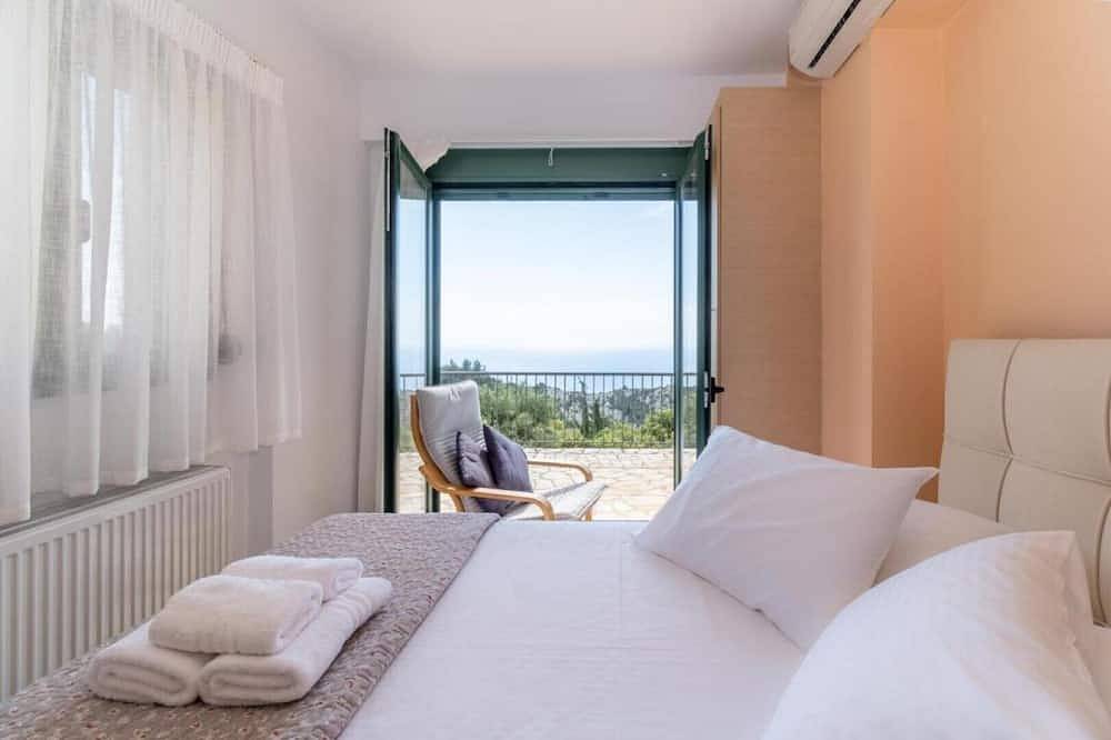 Sapphire Blue Villa in Kalamitsi, Grecia